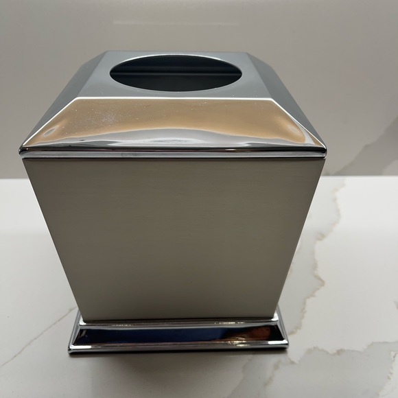 Square Kleenex box cover silver like new - Picture 6 of 10